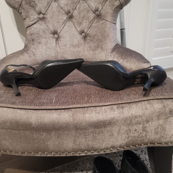 CHANEL Black and Gold Heels - Picture 4 of 4